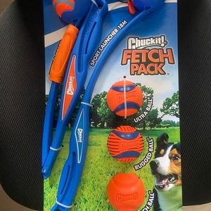 Chuck it fetch pack with fetch and fold throw
